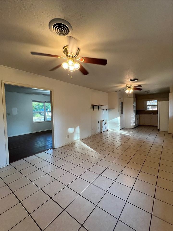517 N Lydia St - Photo 6 of 13