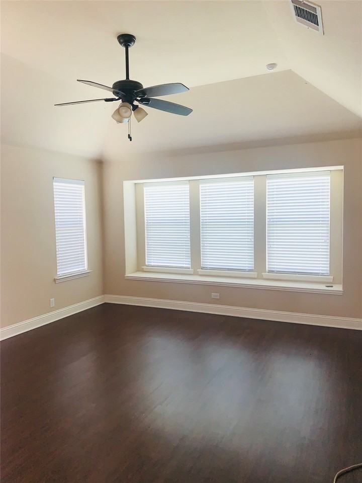 3501 Holly Rd - Photo 2 of 18