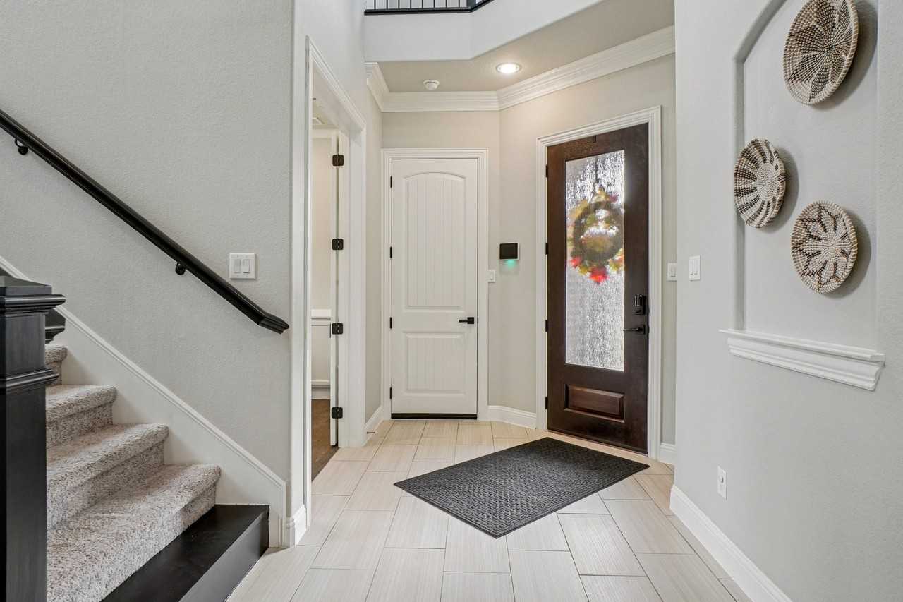 1036 Windy Hill Ln - Photo 2 of 40
