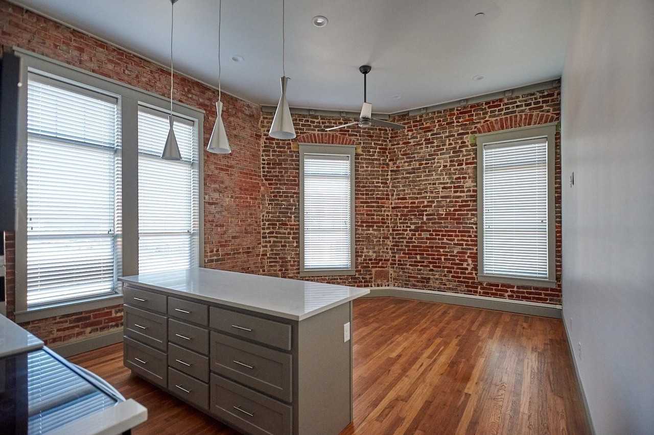 200 W Brown St