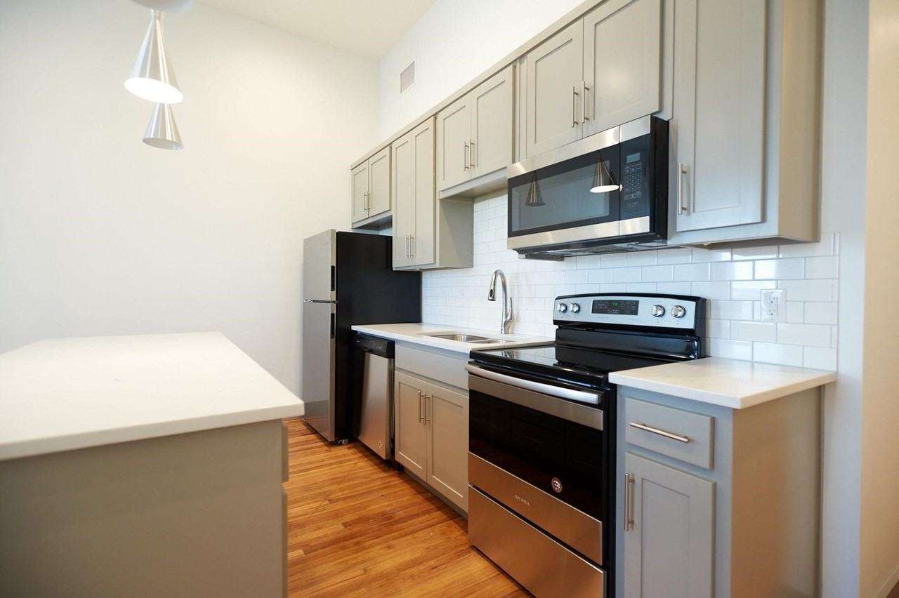 200 W Brown St - Photo 3 of 6