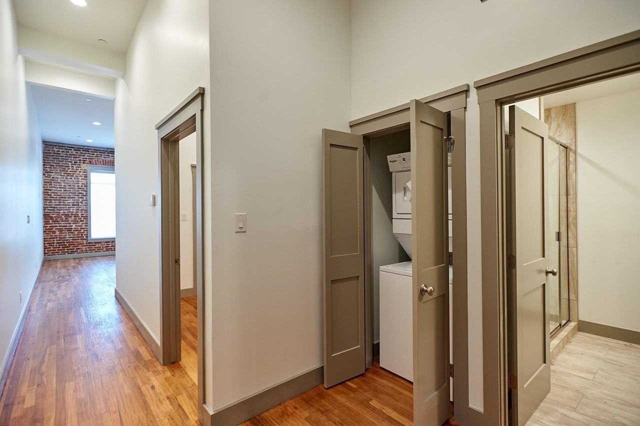 200 W Brown St - Photo 4 of 6