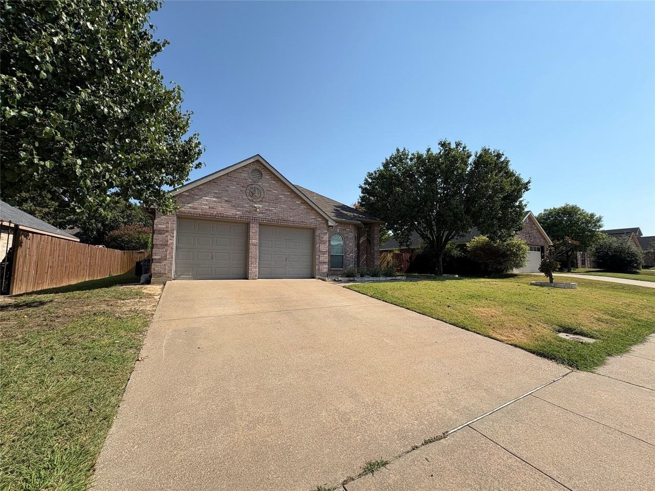 3037 Wren Ln - Photo 2 of 23