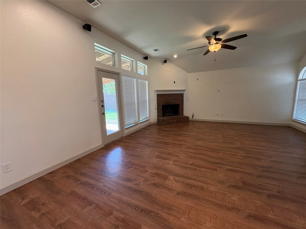 3037 Wren Ln - Photo 3 of 23