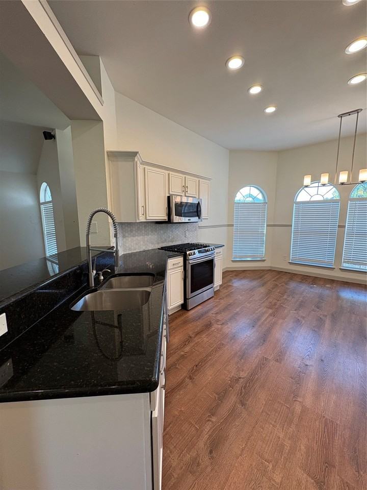 3037 Wren Ln - Photo 6 of 23