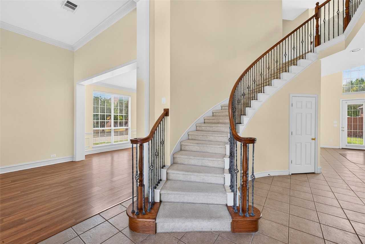 8701 Mandevilla Dr - Photo 2 of 40