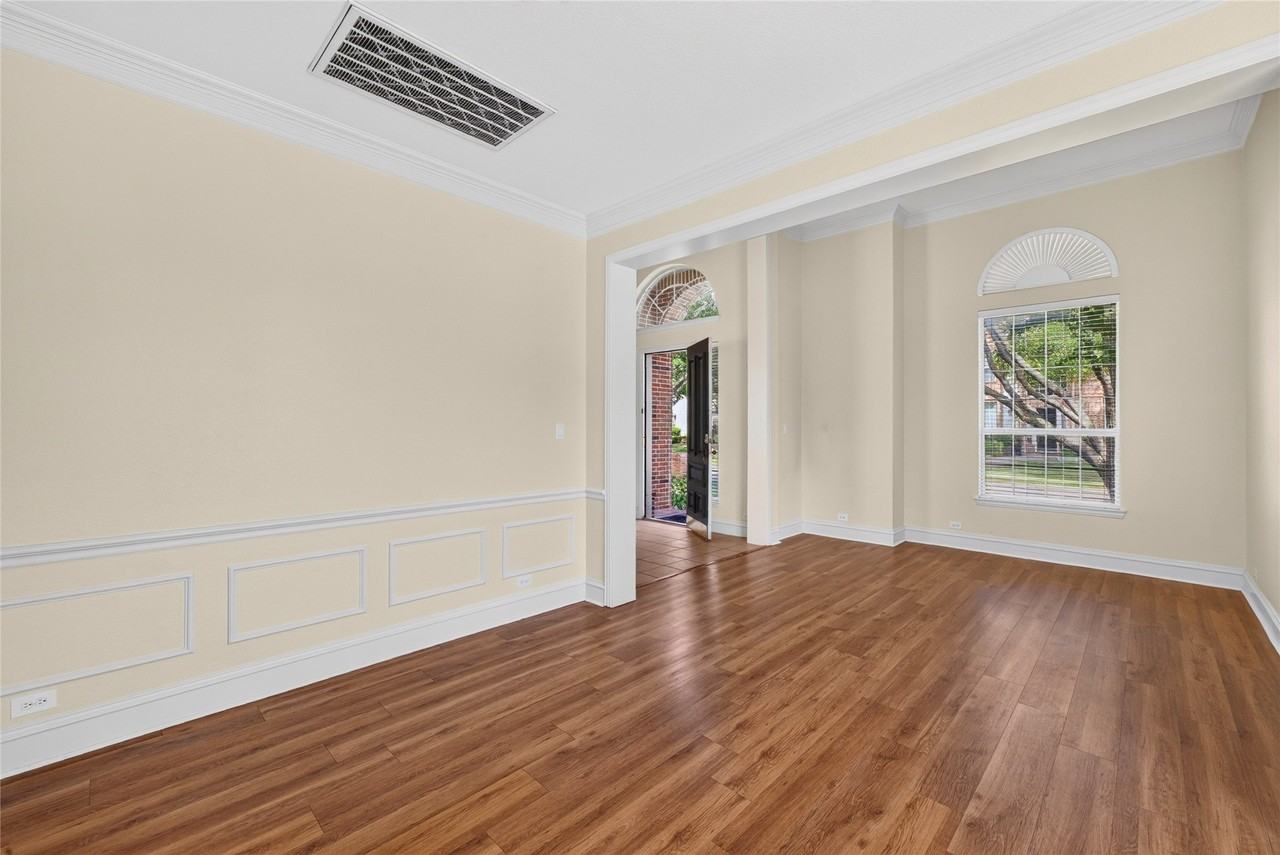 8701 Mandevilla Dr - Photo 4 of 40