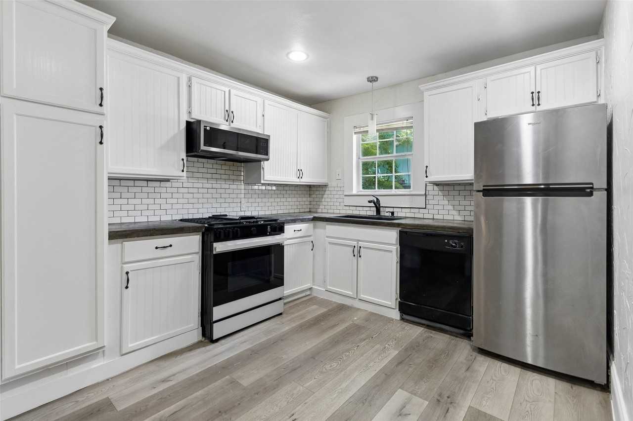 113 W Avenue E - Photo 6 of 15