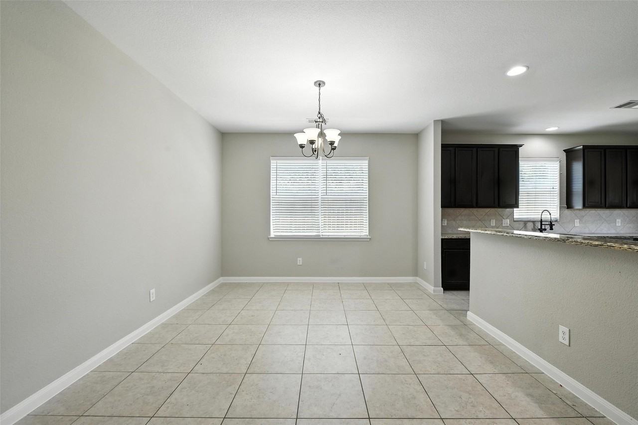 2401 Fall Leaf Ct - Photo 3 of 19