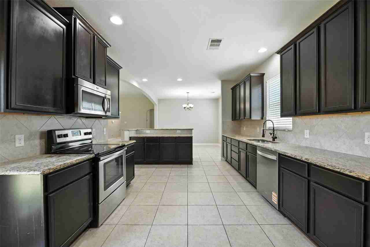2401 Fall Leaf Ct - Photo 5 of 19