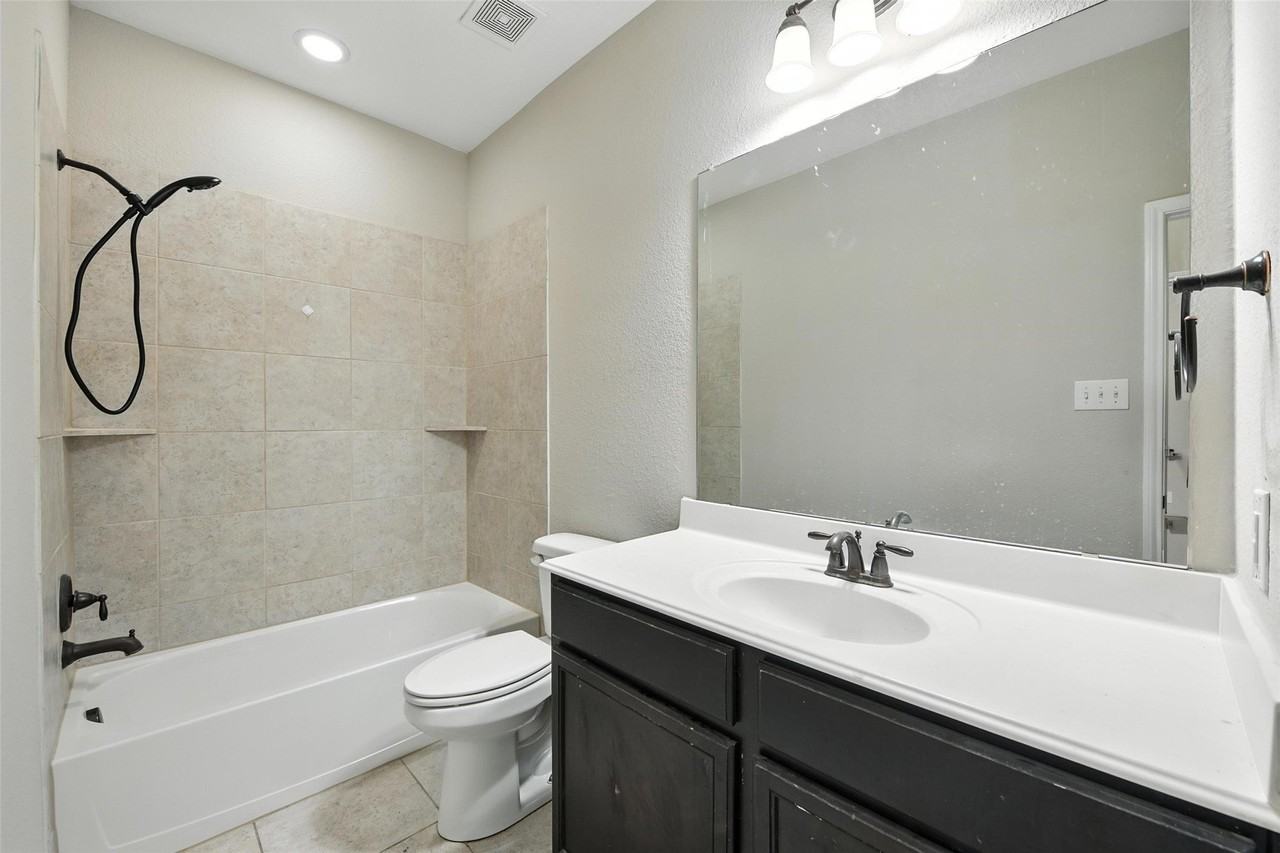 2401 Fall Leaf Ct - Photo 6 of 19