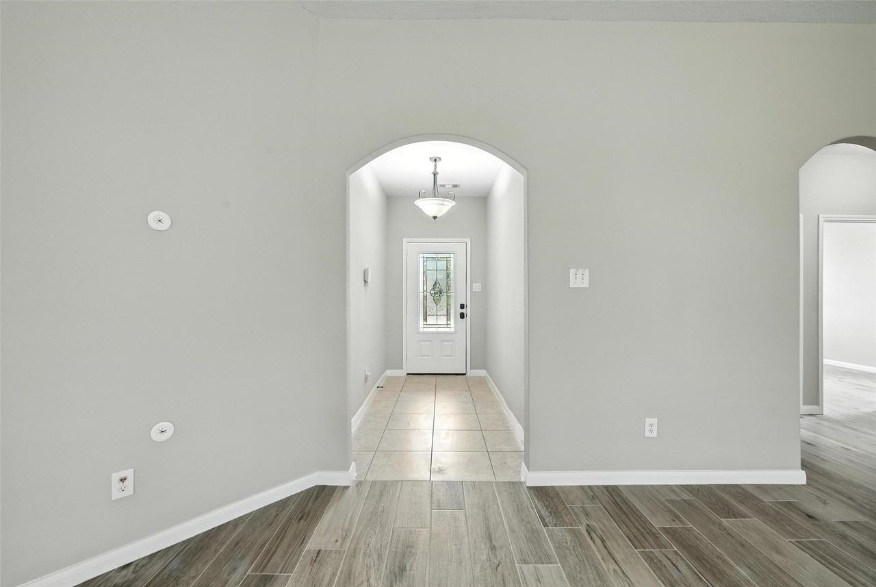 2401 Fall Leaf Ct - Photo 7 of 19