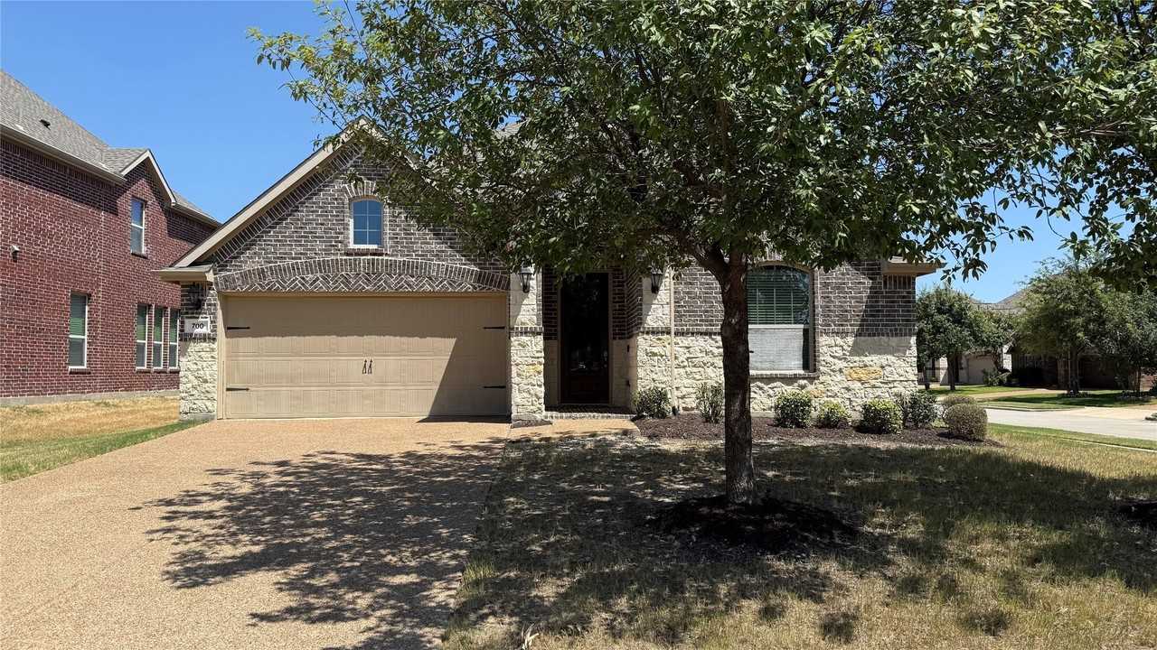 700 Shrewsbury Pl - Photo 2 of 27