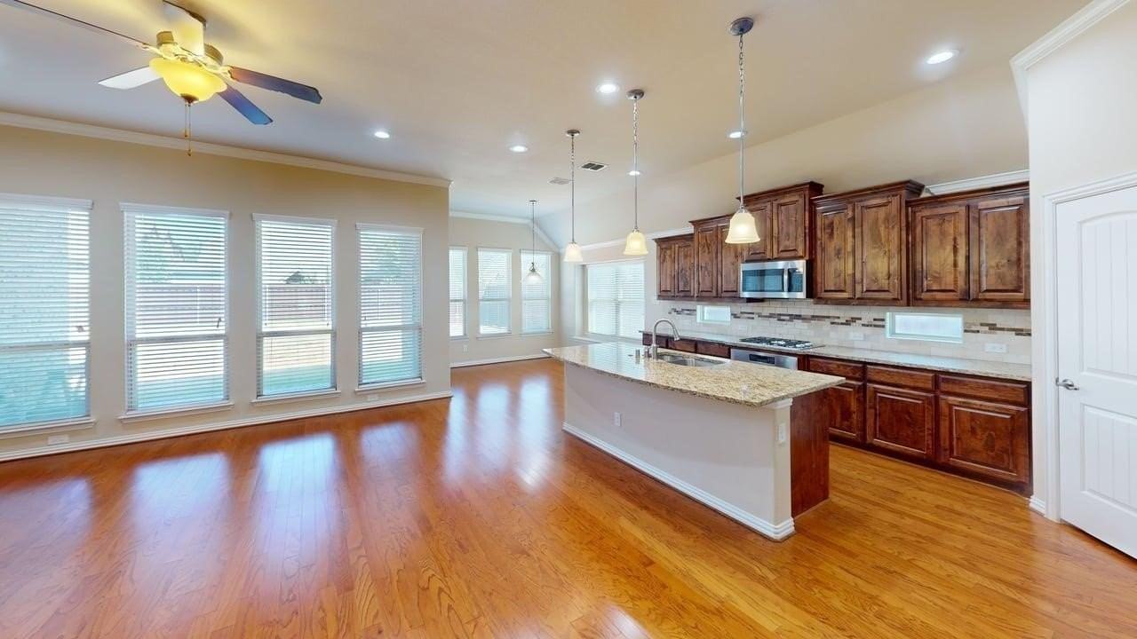 700 Shrewsbury Pl - Photo 4 of 27