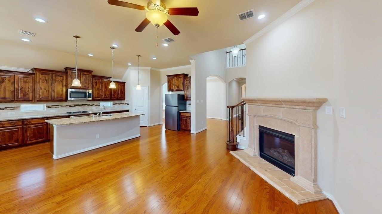 700 Shrewsbury Pl - Photo 5 of 27