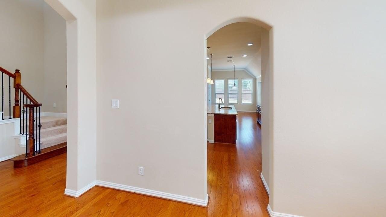 700 Shrewsbury Pl - Photo 7 of 27