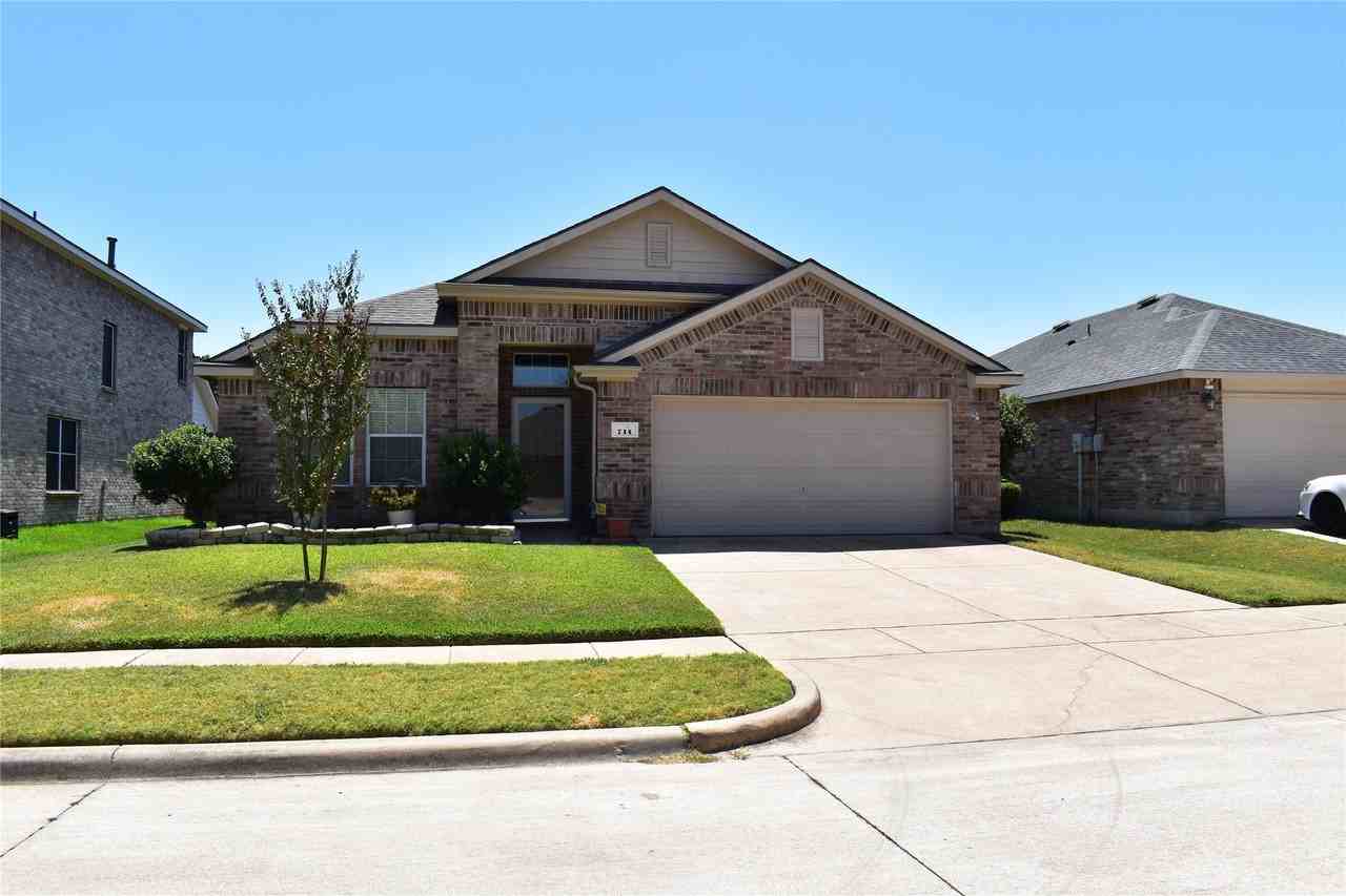 714 Bastrop Dr - Photo 2 of 17