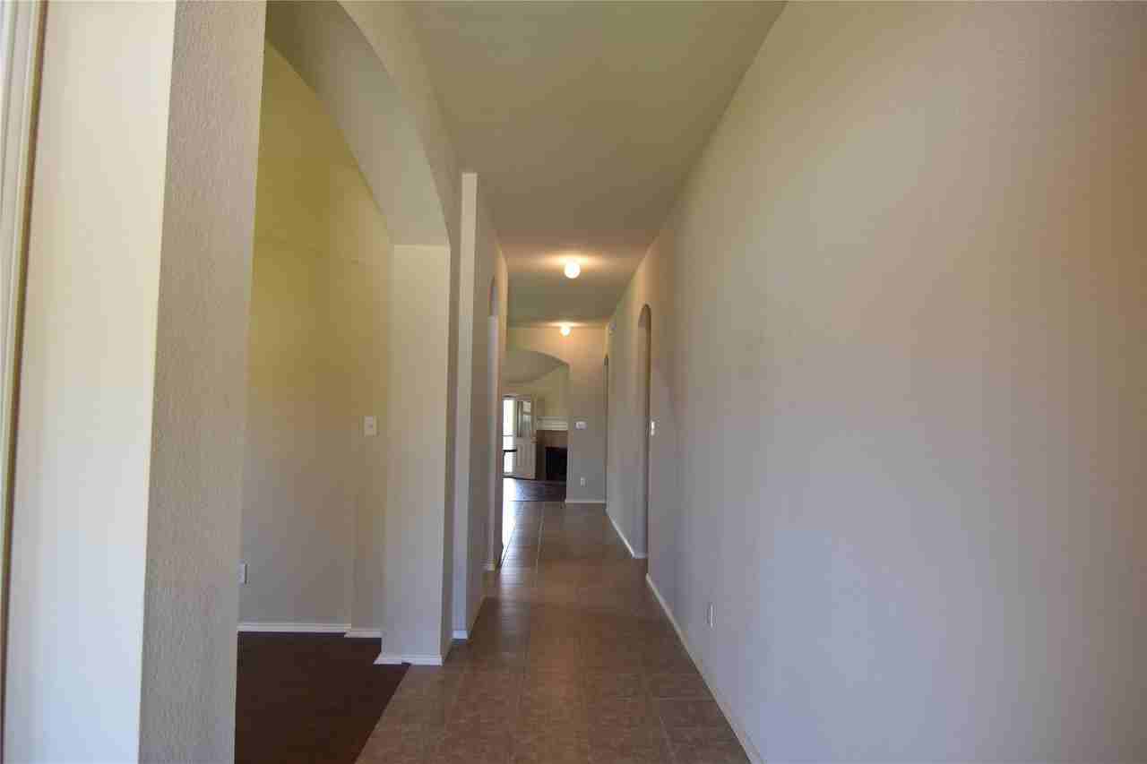 714 Bastrop Dr - Photo 3 of 17