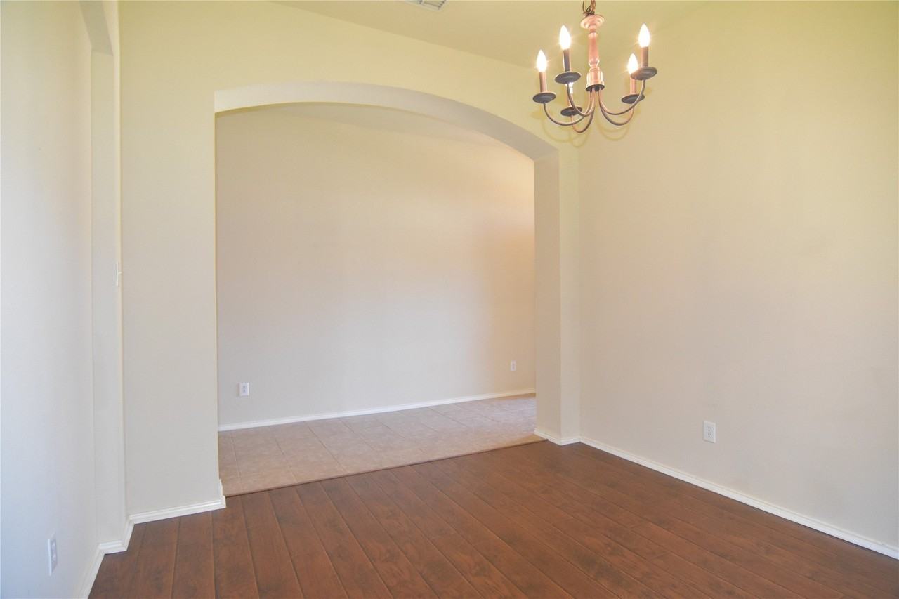 714 Bastrop Dr - Photo 5 of 17