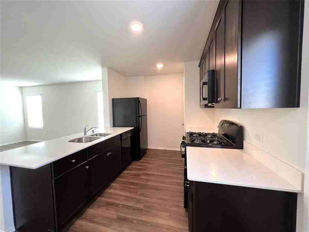 213 Anvil Dr - Photo 2 of 13