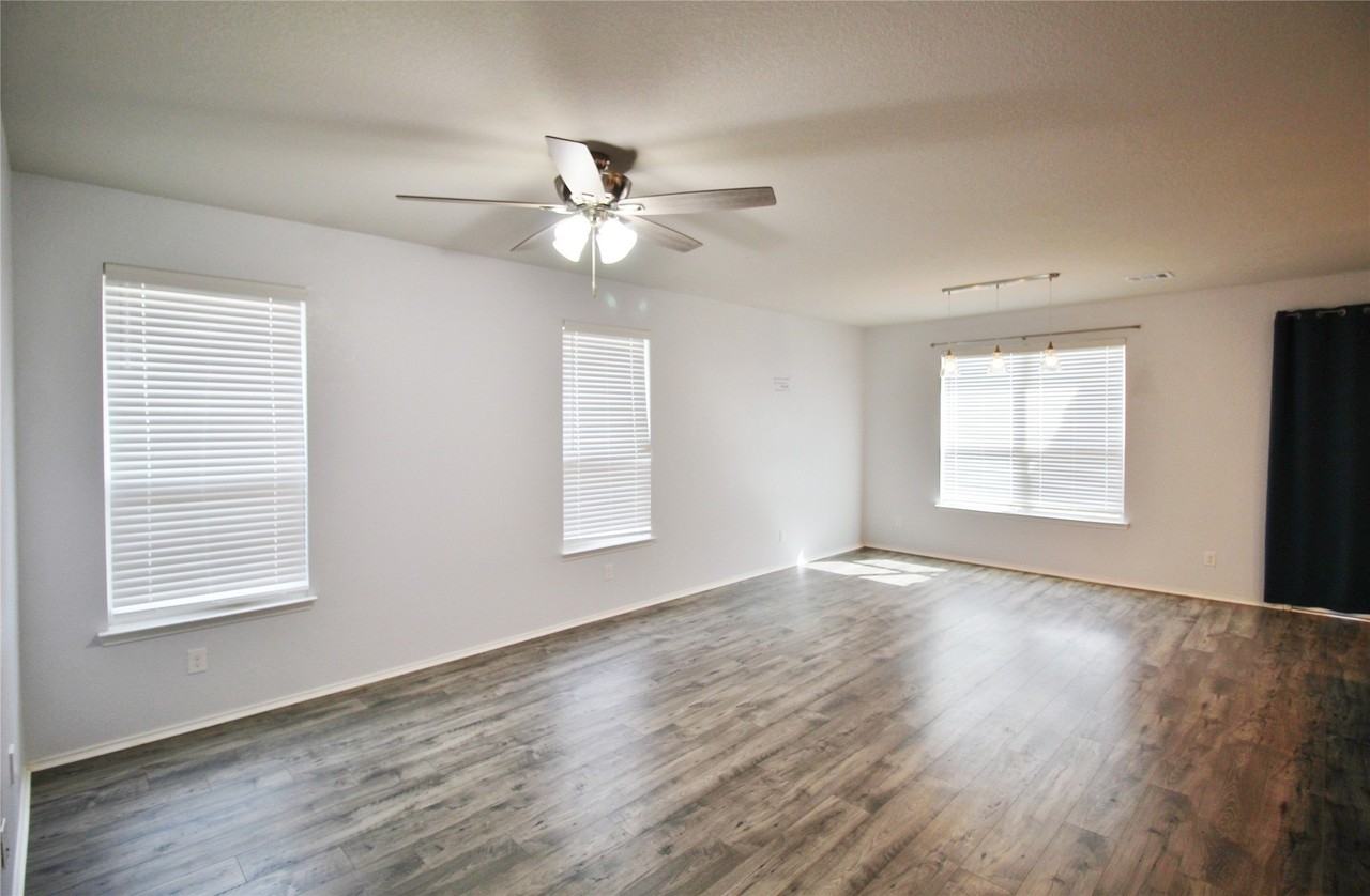 2139 Mossbrook Dr - Photo 2 of 30