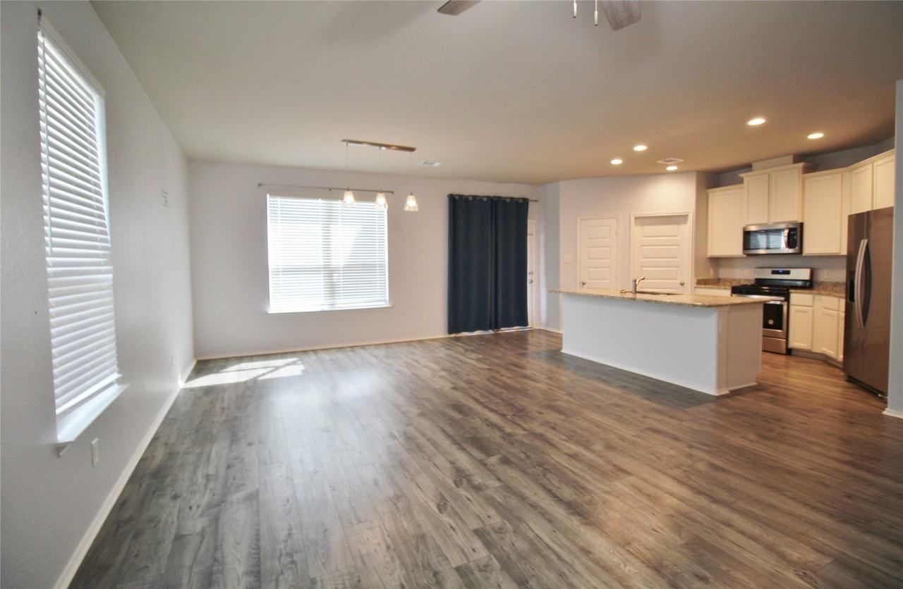 2139 Mossbrook Dr - Photo 3 of 30