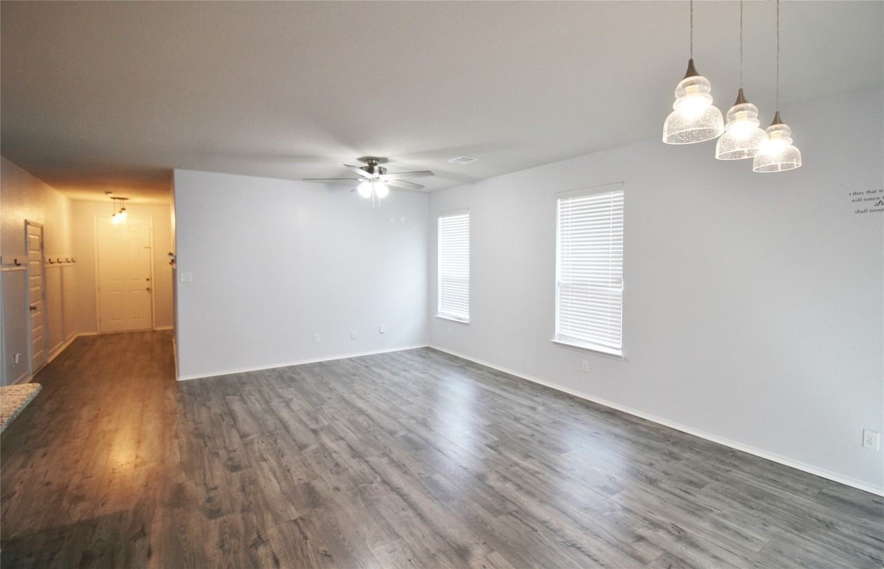 2139 Mossbrook Dr - Photo 4 of 30