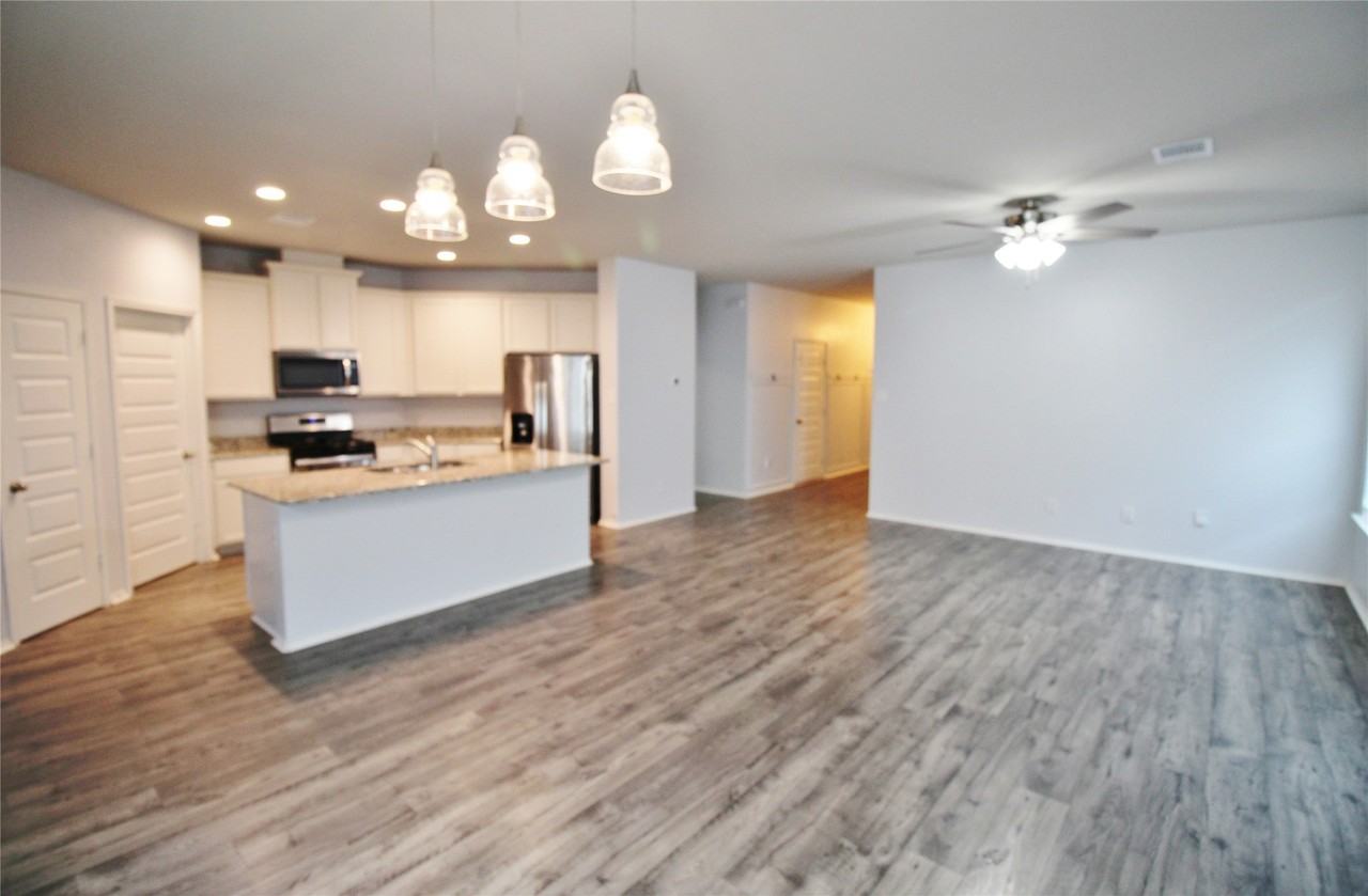 2139 Mossbrook Dr - Photo 5 of 30