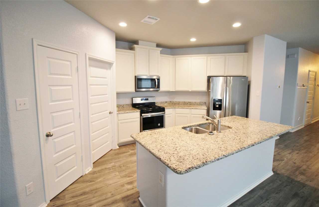 2139 Mossbrook Dr - Photo 6 of 30
