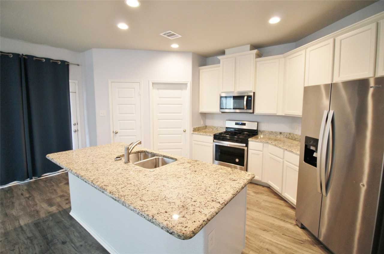 2139 Mossbrook Dr - Photo 7 of 30