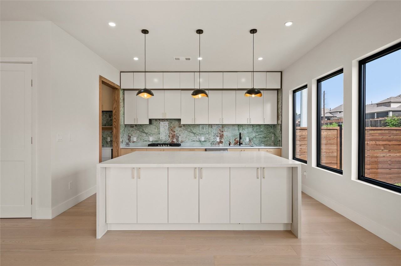 3447 Umyousef Ct - Photo 3 of 35