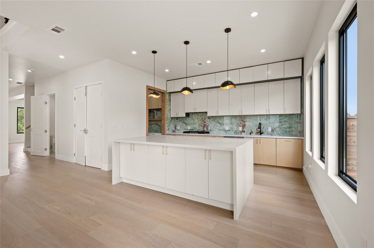 3447 Umyousef Ct - Photo 5 of 35