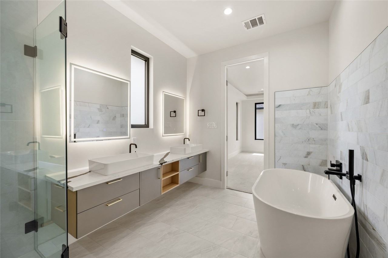 3447 Umyousef Ct - Photo 7 of 35