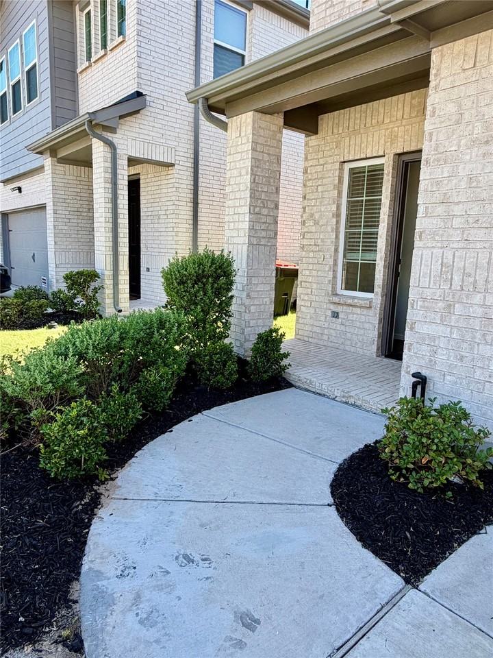 725 Santa Lucia Dr - Photo 4 of 24