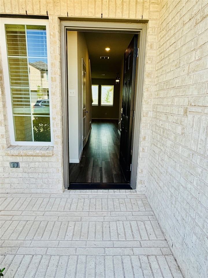725 Santa Lucia Dr - Photo 5 of 24