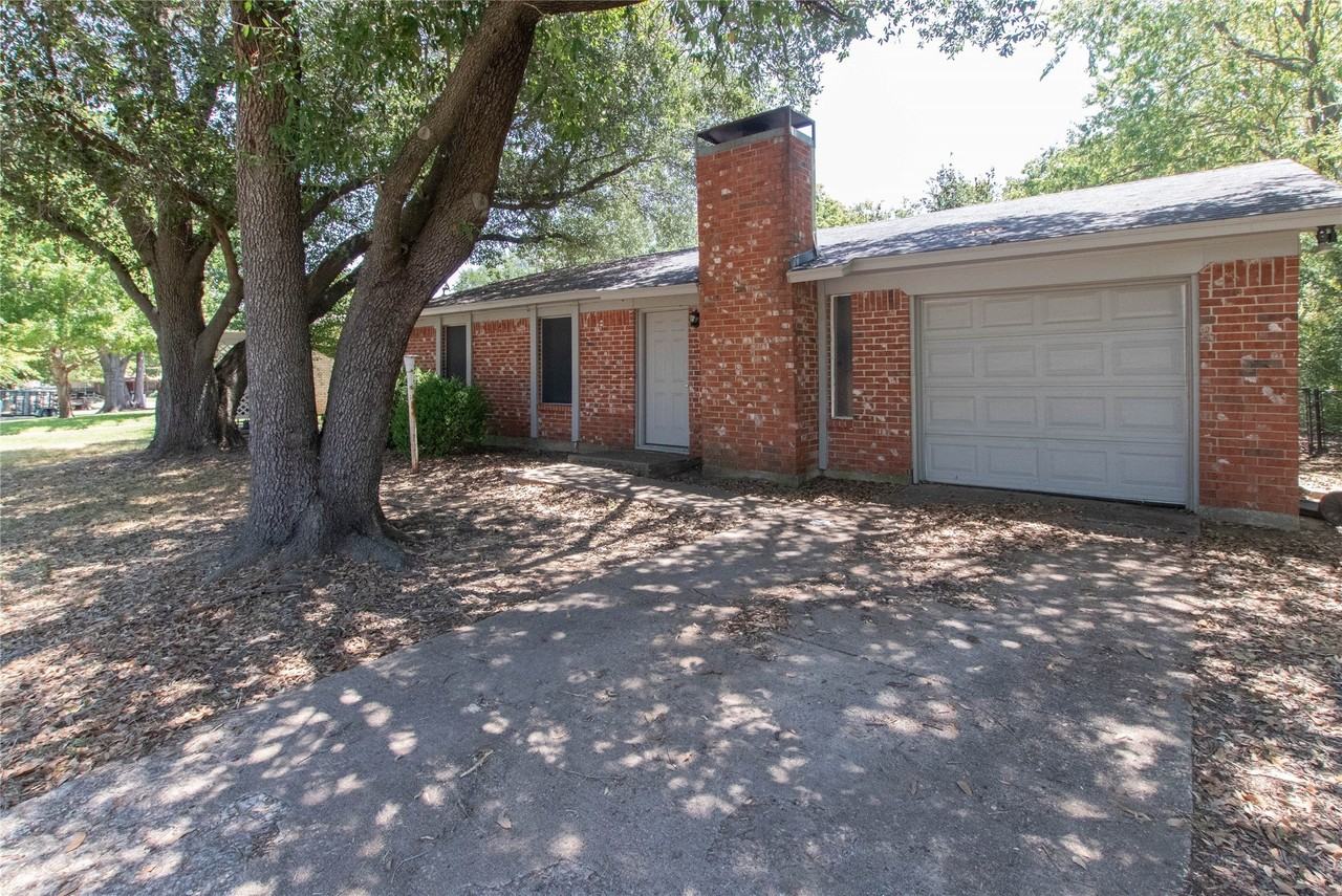 1414 Noble St - Photo 2 of 3