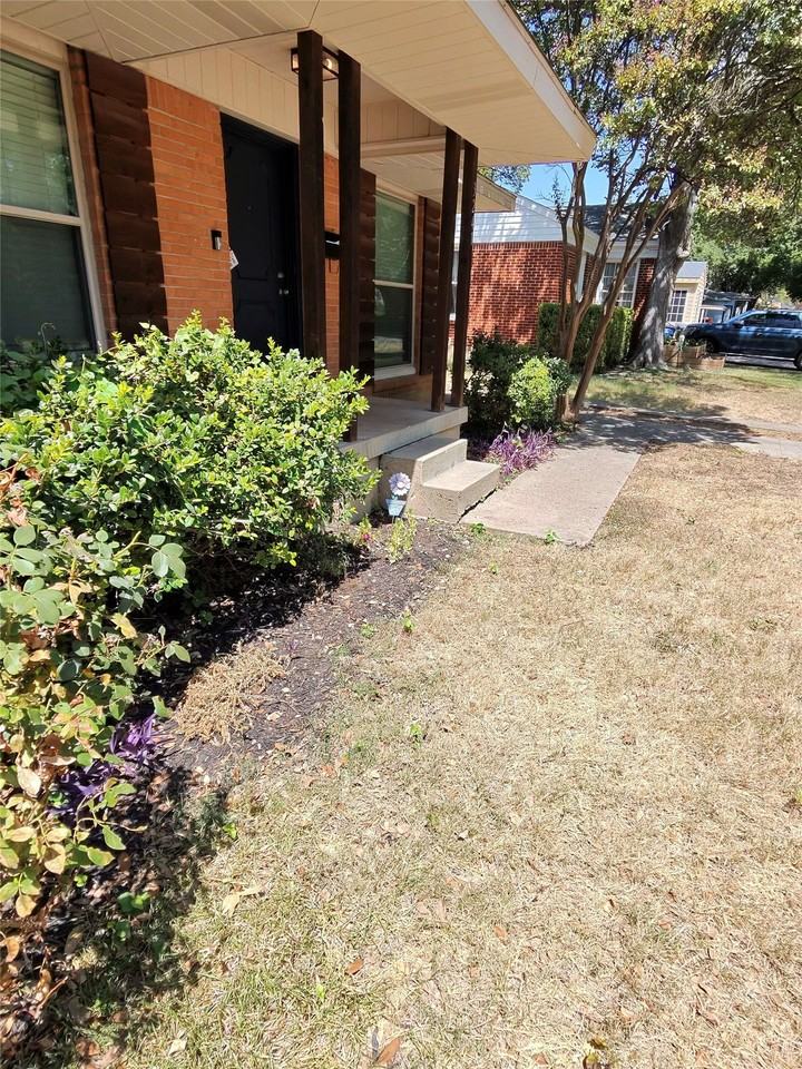 3241 S Edgefield Ave - Photo 2 of 18