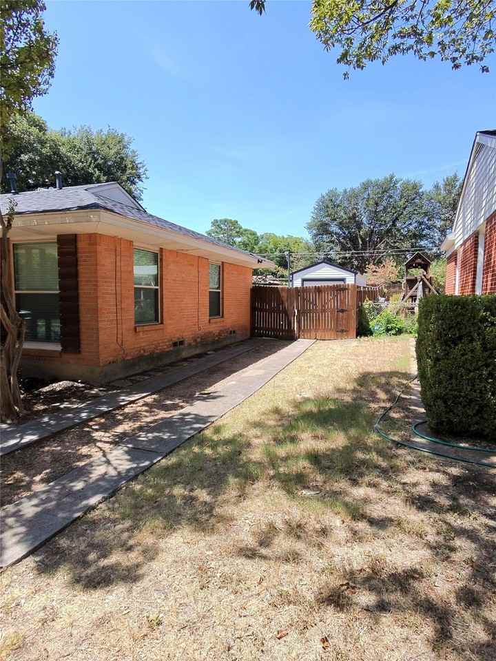 3241 S Edgefield Ave - Photo 4 of 18