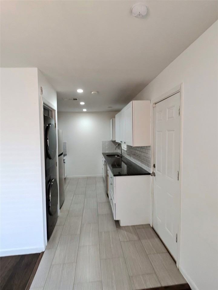 3241 S Edgefield Ave - Photo 7 of 18
