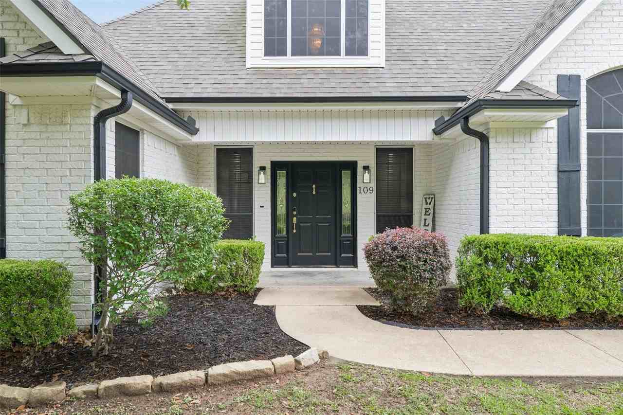 109 Enchanted Dr - Photo 2 of 40