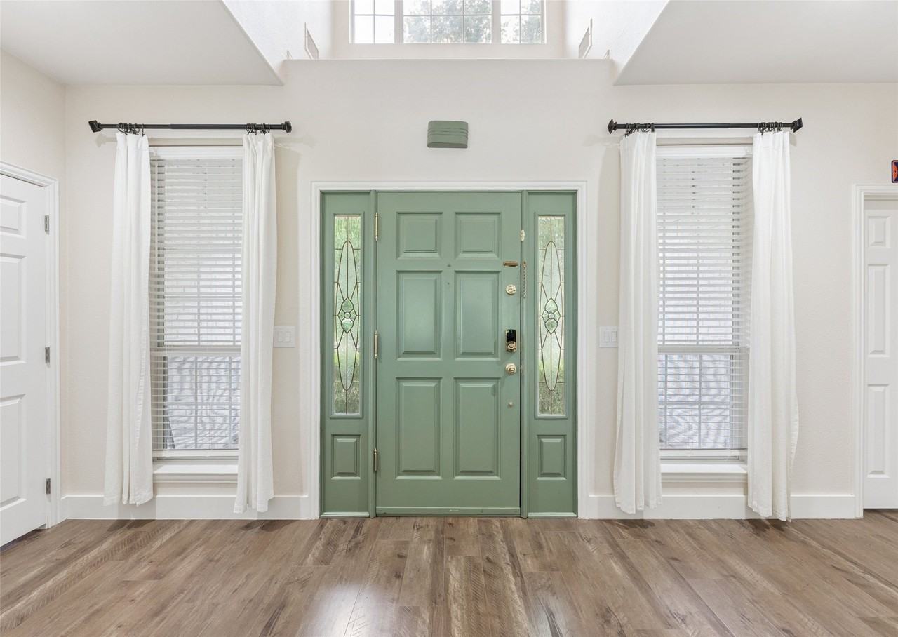 109 Enchanted Dr - Photo 3 of 40