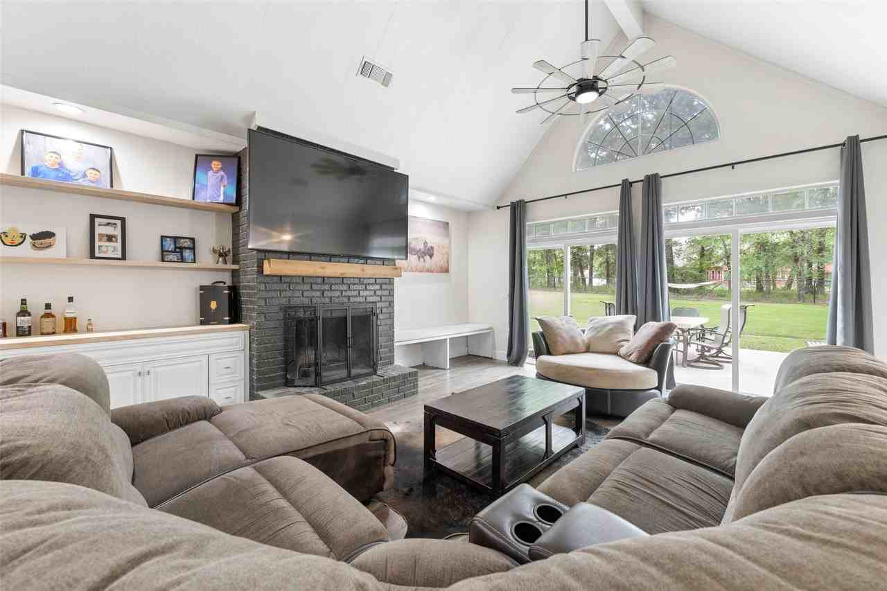 109 Enchanted Dr - Photo 5 of 40