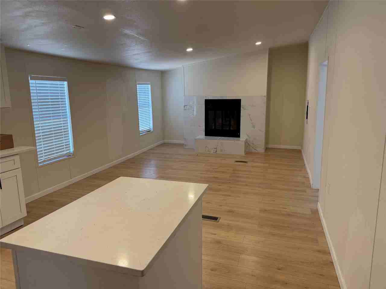 715 Comanche Cove Dr - Photo 3 of 15