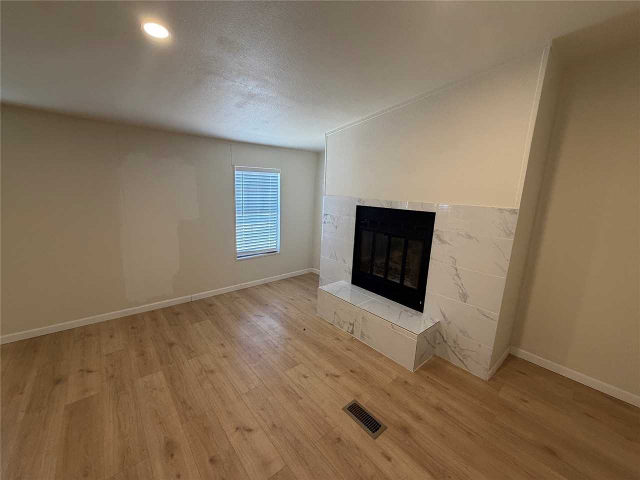 715 Comanche Cove Dr - Photo 4 of 15
