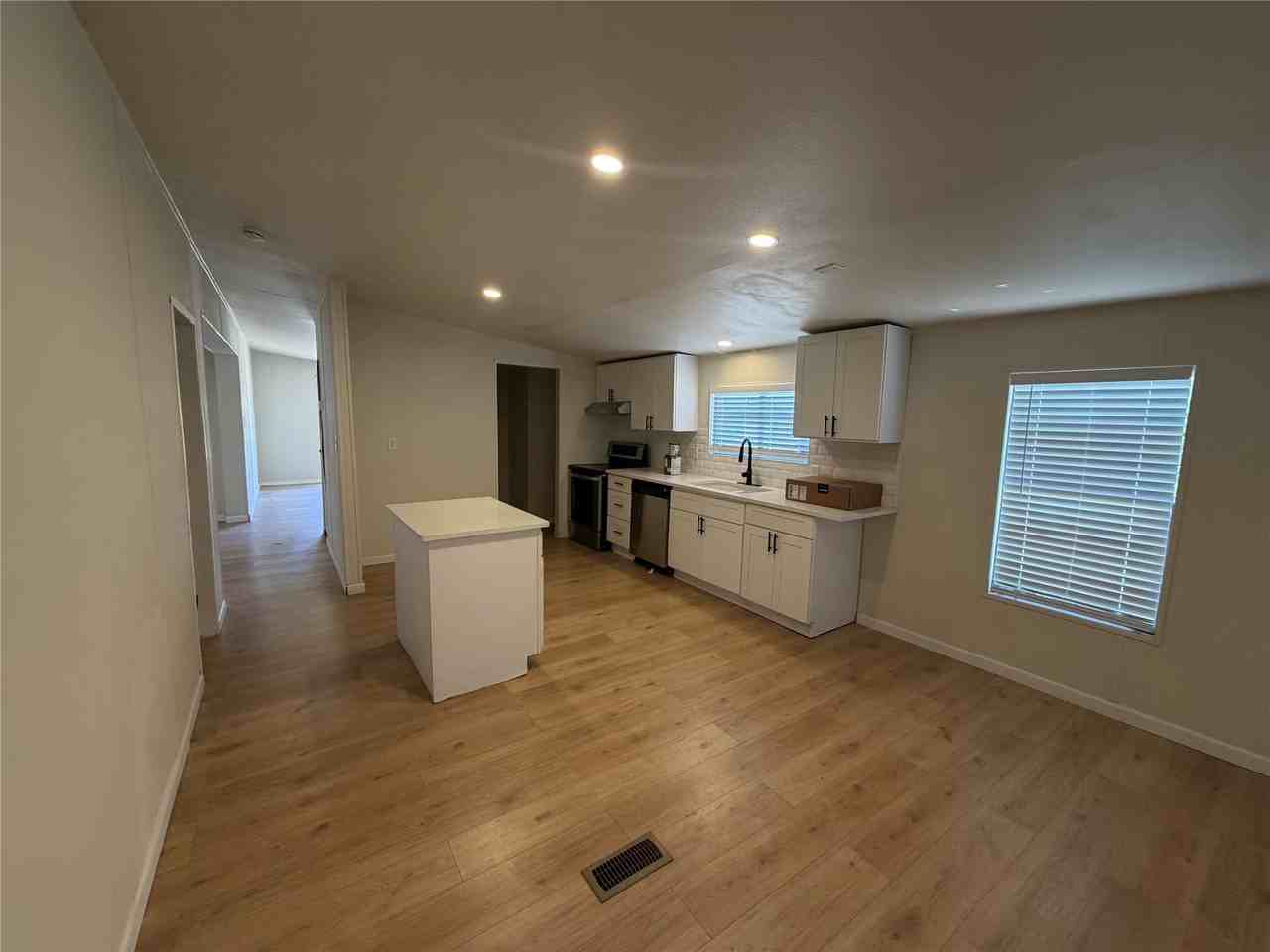 715 Comanche Cove Dr - Photo 5 of 15