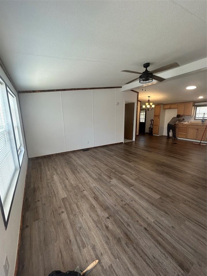 201 Lakeview Trl - Photo 2 of 11
