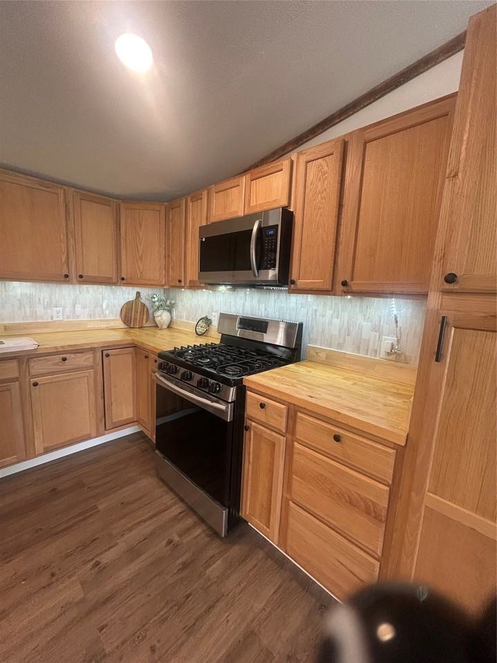 201 Lakeview Trl - Photo 3 of 11