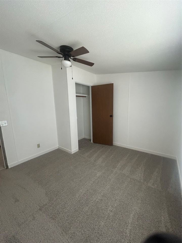 201 Lakeview Trl - Photo 4 of 11