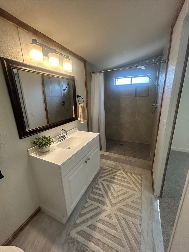 201 Lakeview Trl - Photo 6 of 11