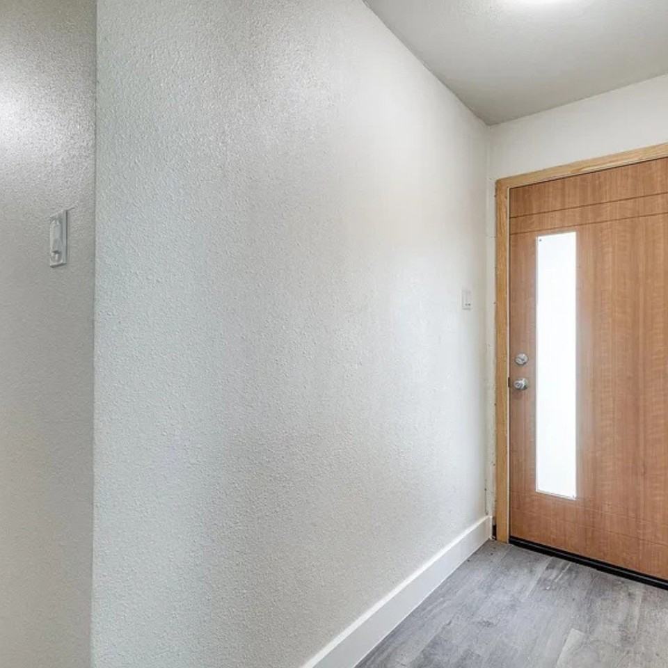 3709 Hilton Dr - Photo 2 of 19